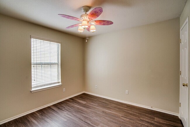 Building Photo - 9405 Rowlands Sayle Rd