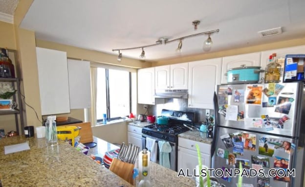 Building Photo - 15 N Beacon St