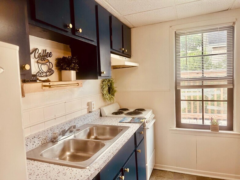 Building Photo - 167 Broadway