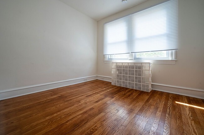 Building Photo - Twin Newly Renovated Brick Home in Lower Merion SD! Walk to park!