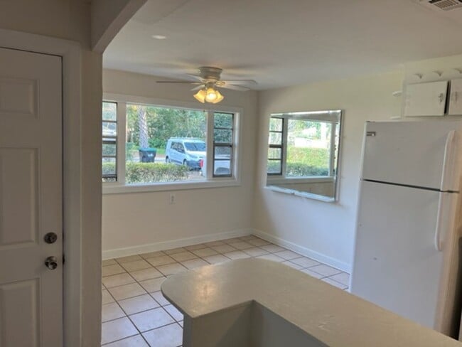 Building Photo - 1208 Cloverlawn Ave