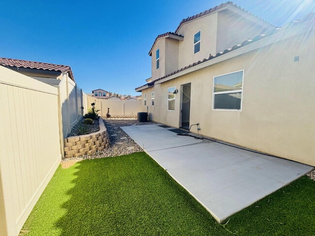 Building Photo - Gorgeous 3 bd, 4 ba Townhome in 55+ Community