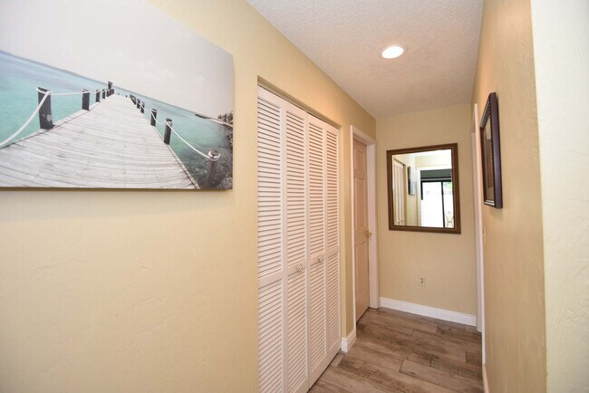 Building Photo - 3 Cherokee Ct W