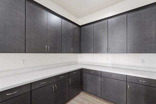 Building Photo - Gated Community Amazing ameneties