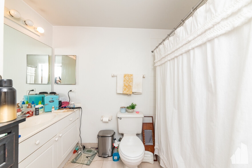 Building Photo - 21 W Chestnut St