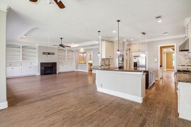 Building Photo - 3310 Blue Bonnet Blvd