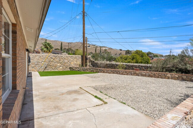 Building Photo - 4317 Larchmont Dr