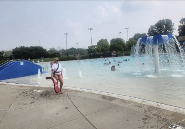 Building Photo - VIDEOTOUR: Across from Joannes Park and Aquatic Center! PETS WELCOME