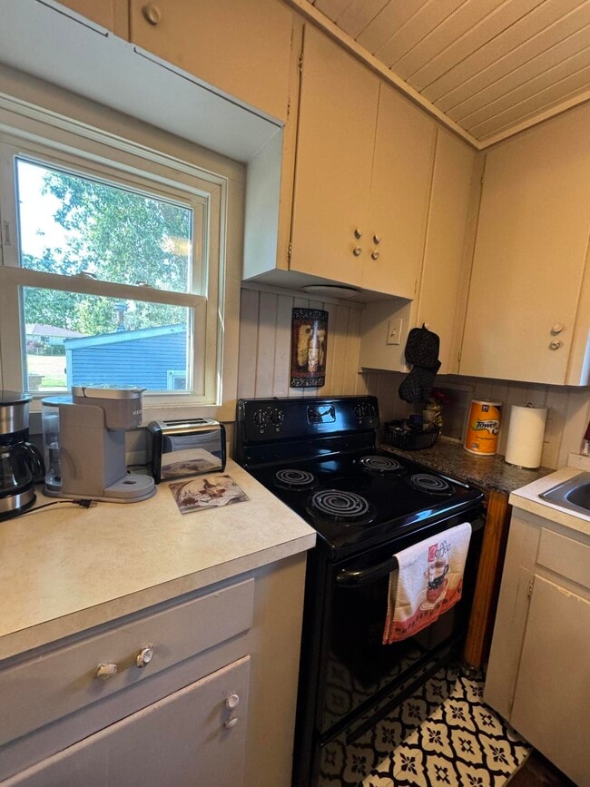 Building Photo - 13512 Venetian Dr