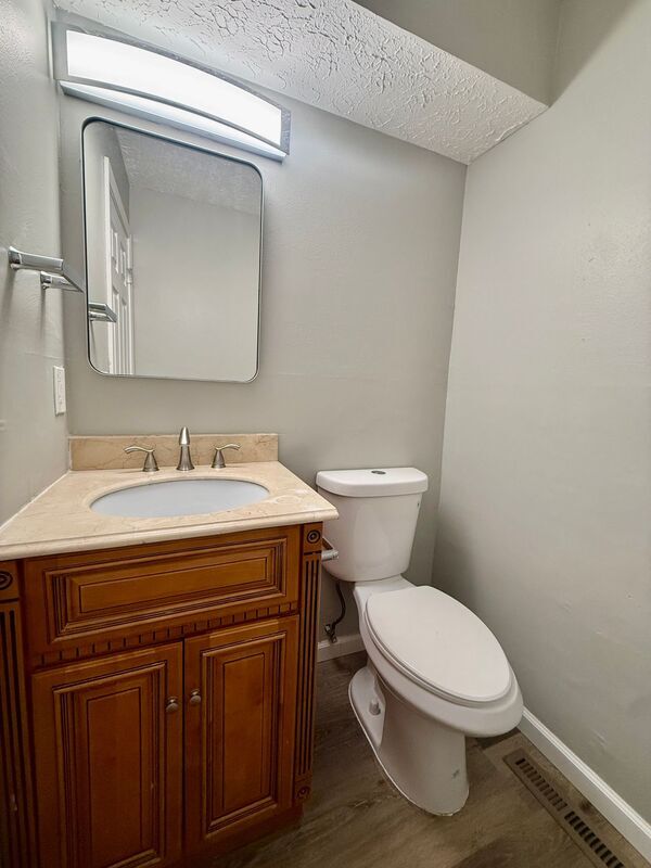 Building Photo - 12 Holloway Dr