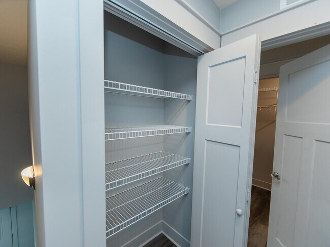 Building Photo - 1235 W Rangeview Cir