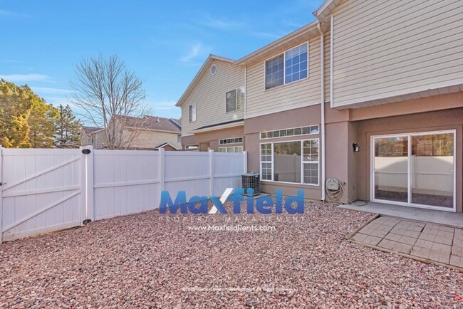 Building Photo - 3 BD 2 BA 1 GAR Townhouse - Taylorsville Utah