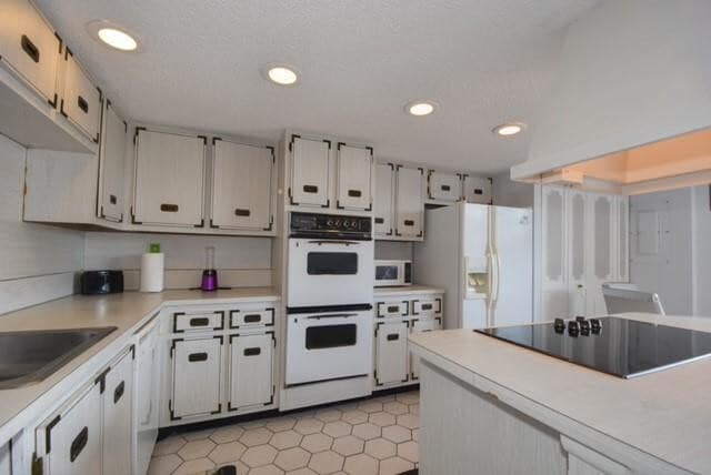 Building Photo - 1018 NE 25th Ave