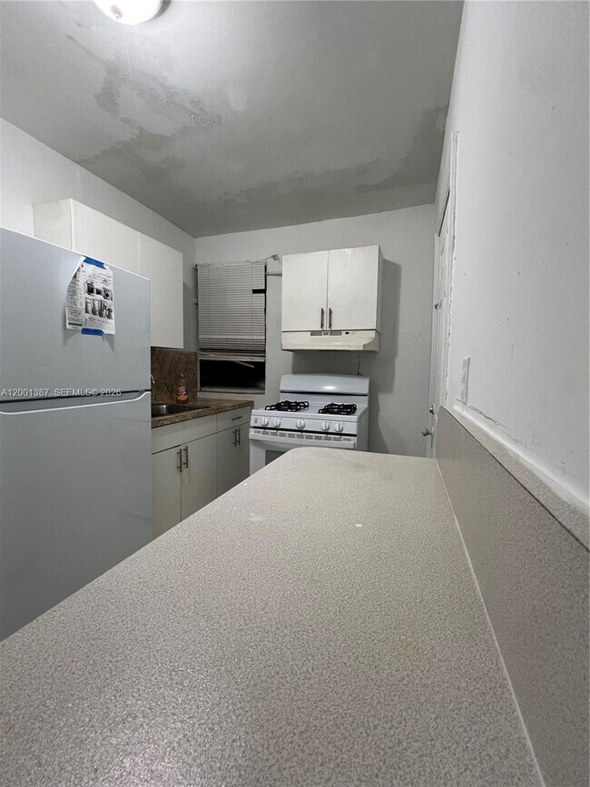 Building Photo - 413 NW 33rd St