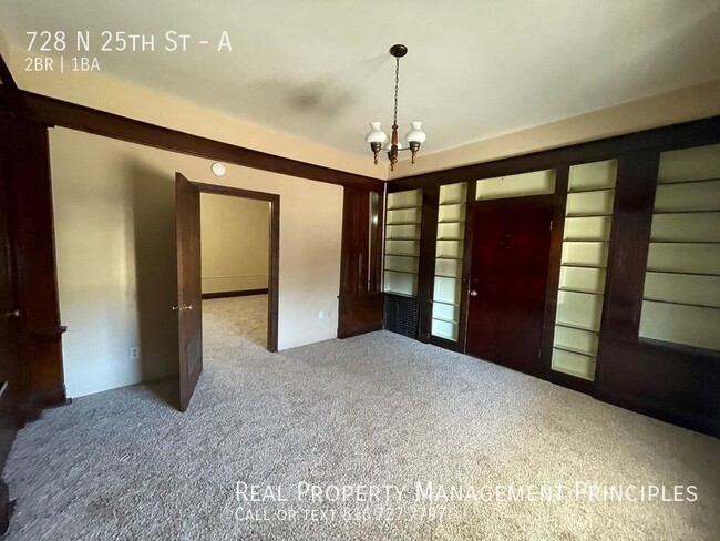 Building Photo - ***Move-In Special*** Sprawling Two Bedroo...