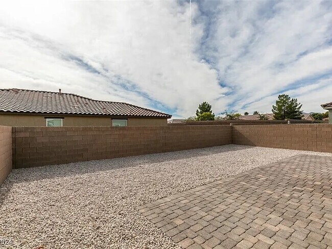 Building Photo - 6985 Solano Cyn Ave