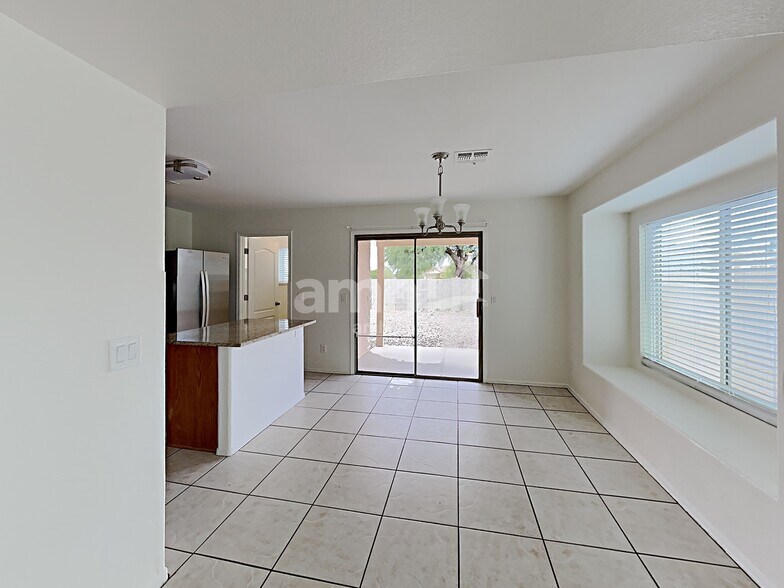 Building Photo - 10029 E Warm Sunny Pl