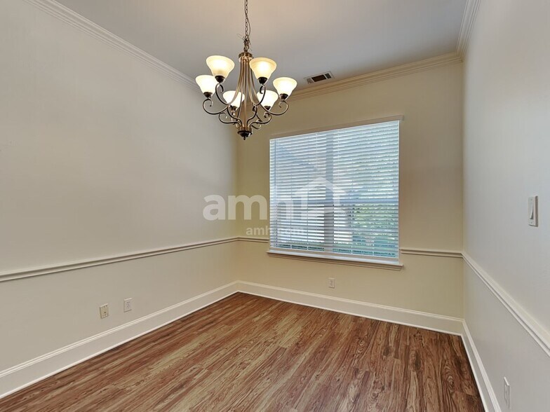 Building Photo - 3720 Drexel Dr