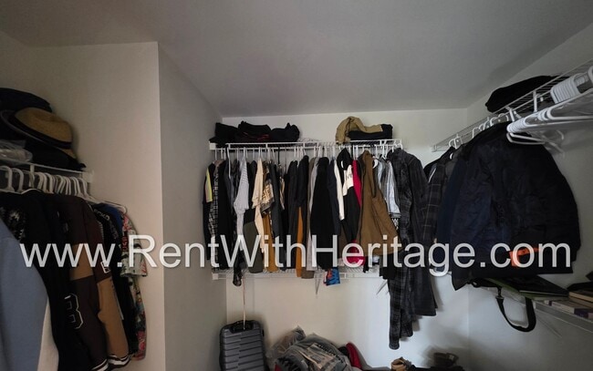 Building Photo - Gorgeous 5 Bd/ 3 Bath Including Full Finished Basement/ Spacious Yard with RV Parking/ Small Subd...