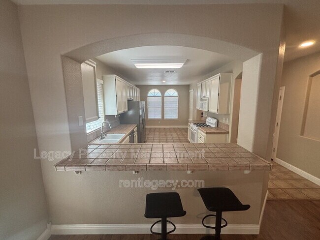 Building Photo - 1724 Magenta Dr
