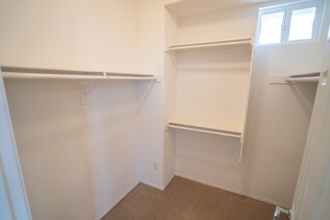 Building Photo - 27663 Sunny Creek Dr