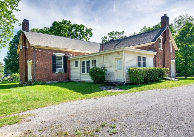 Building Photo - Charming 4BE/3BA Home in Historic Downtown...