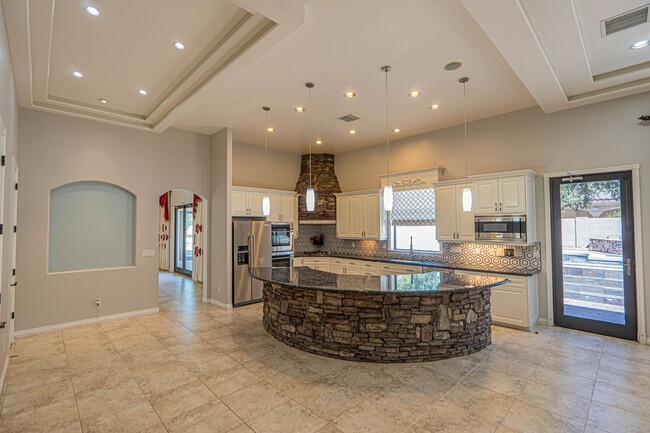 Building Photo - Gorgeous custom home in the exclusive Whit...