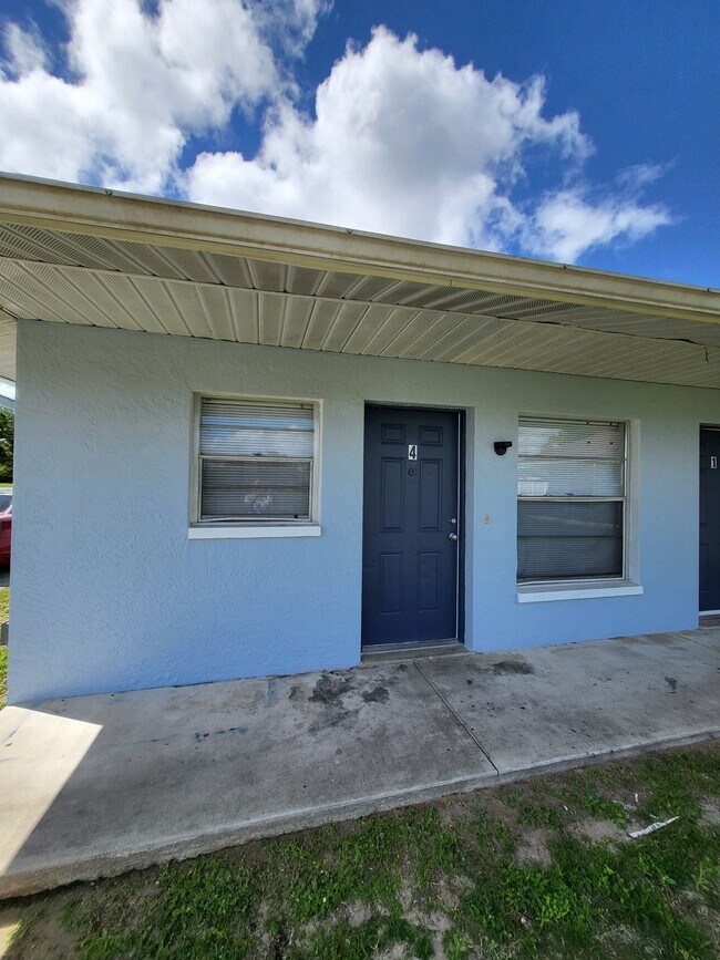 Building Photo - 406 NE 24th Pl