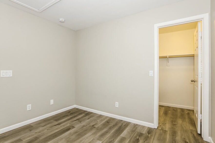 Building Photo - 407 N Ranger Ct