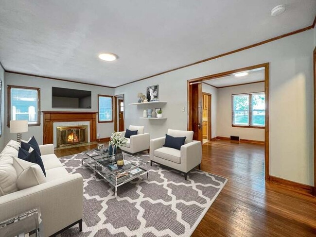 Building Photo - 2326 Storm St