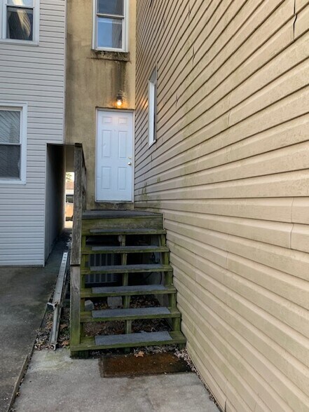 Building Photo - 102 Newark St