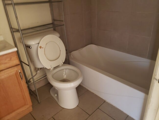 Building Photo - 1206WLincolnM