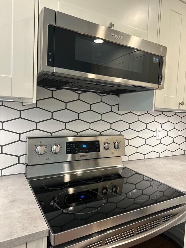 Building Photo - 928 NW Portland Ave