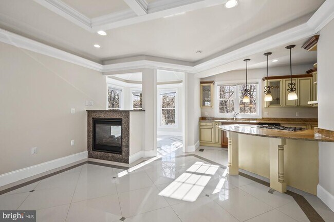 Building Photo - 8330 Westchester Dr