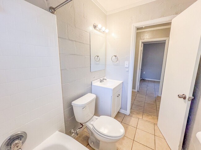 Building Photo - Nylic 14