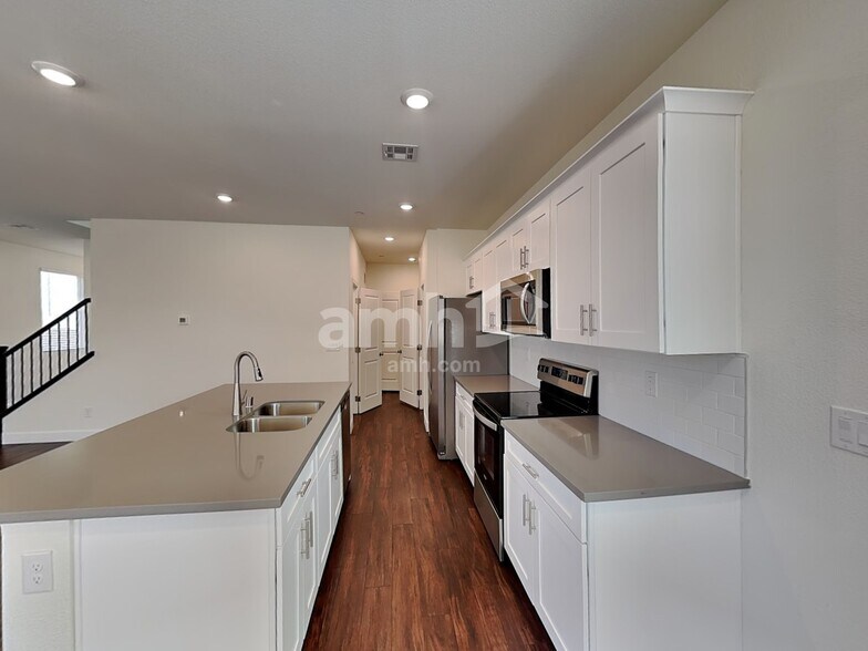 Building Photo - 126 Charmante Tulip Lane