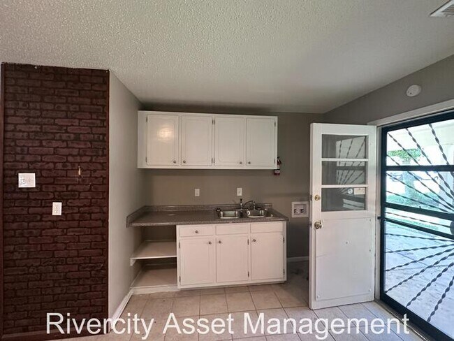 Building Photo - 4180 Kerwin Dr