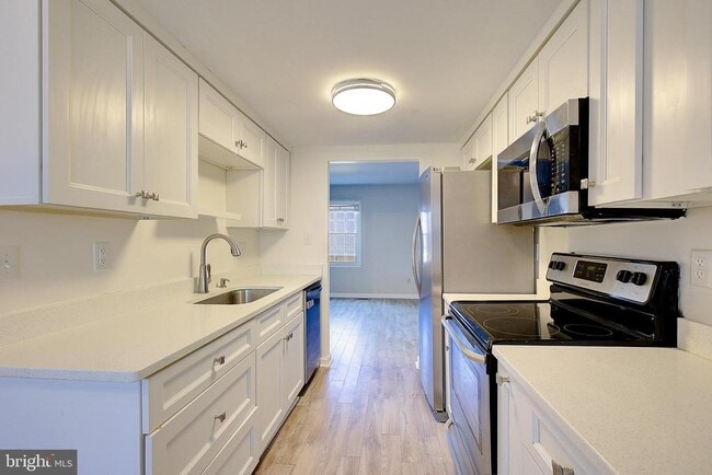 Building Photo - 1844 Sharwood Pl