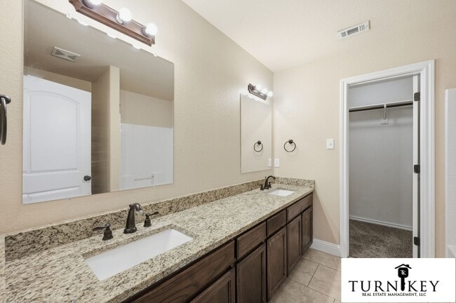Building Photo - 131 Sunburst Ct
