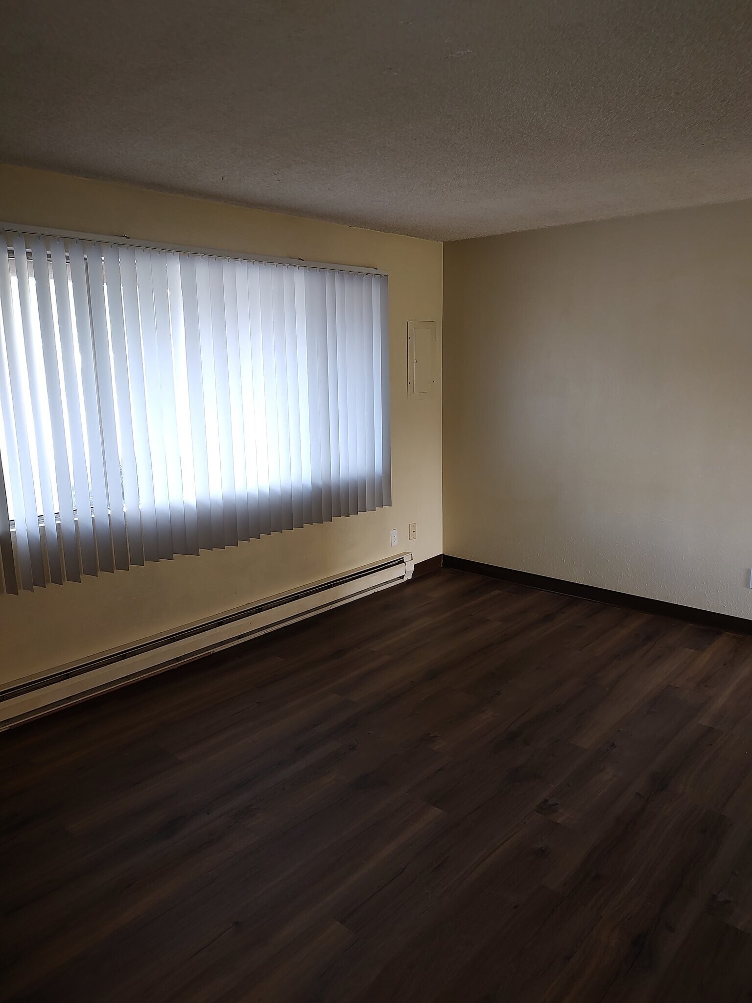 Building Photo - 5908 Parker Rd E