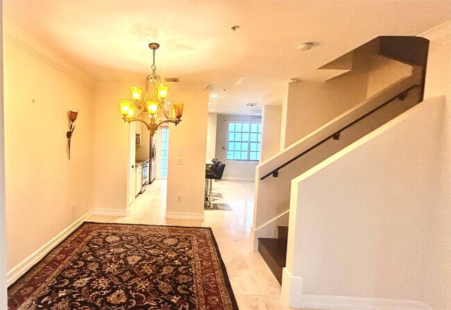 Building Photo - 2720 NE 9th Ave