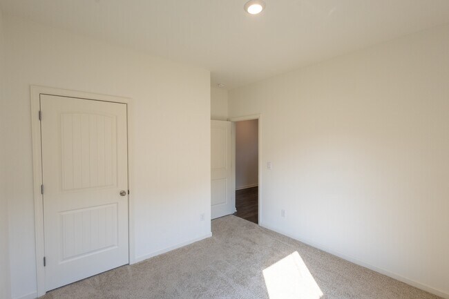 Building Photo - 5791 Mountain View Trl
