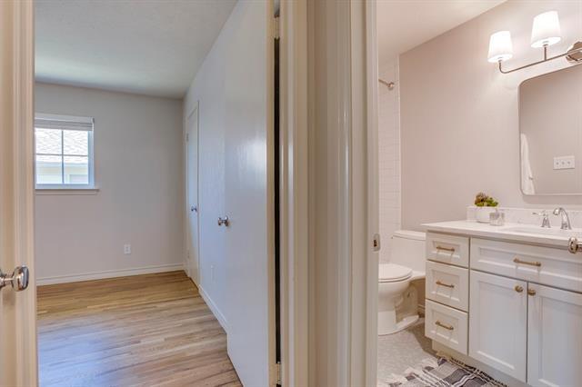 Building Photo - 5473 Anita St