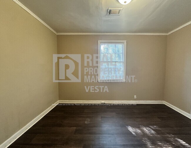 Building Photo - 3346 Shaw Dr