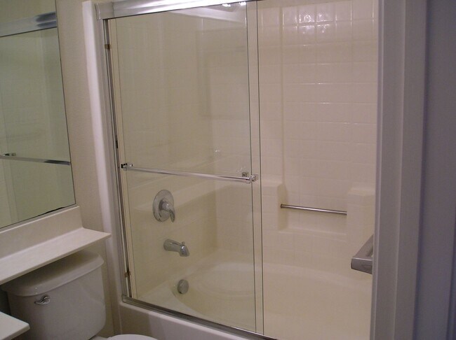 Building Photo - Highland Reserve 4 Bedroom 2 Bath, 1581 sqft, New Paint and Carpet, Great Room Floor Plan with fi...