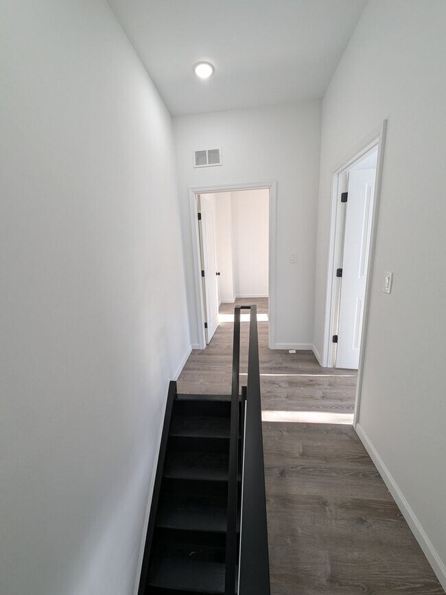 Building Photo - Gorgeous Home - West Philadelphia