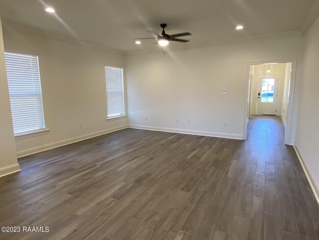 Building Photo - 103 Tenor St