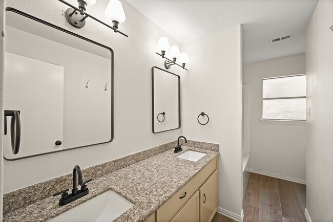 Building Photo - 7618 Fountaingrove Ln