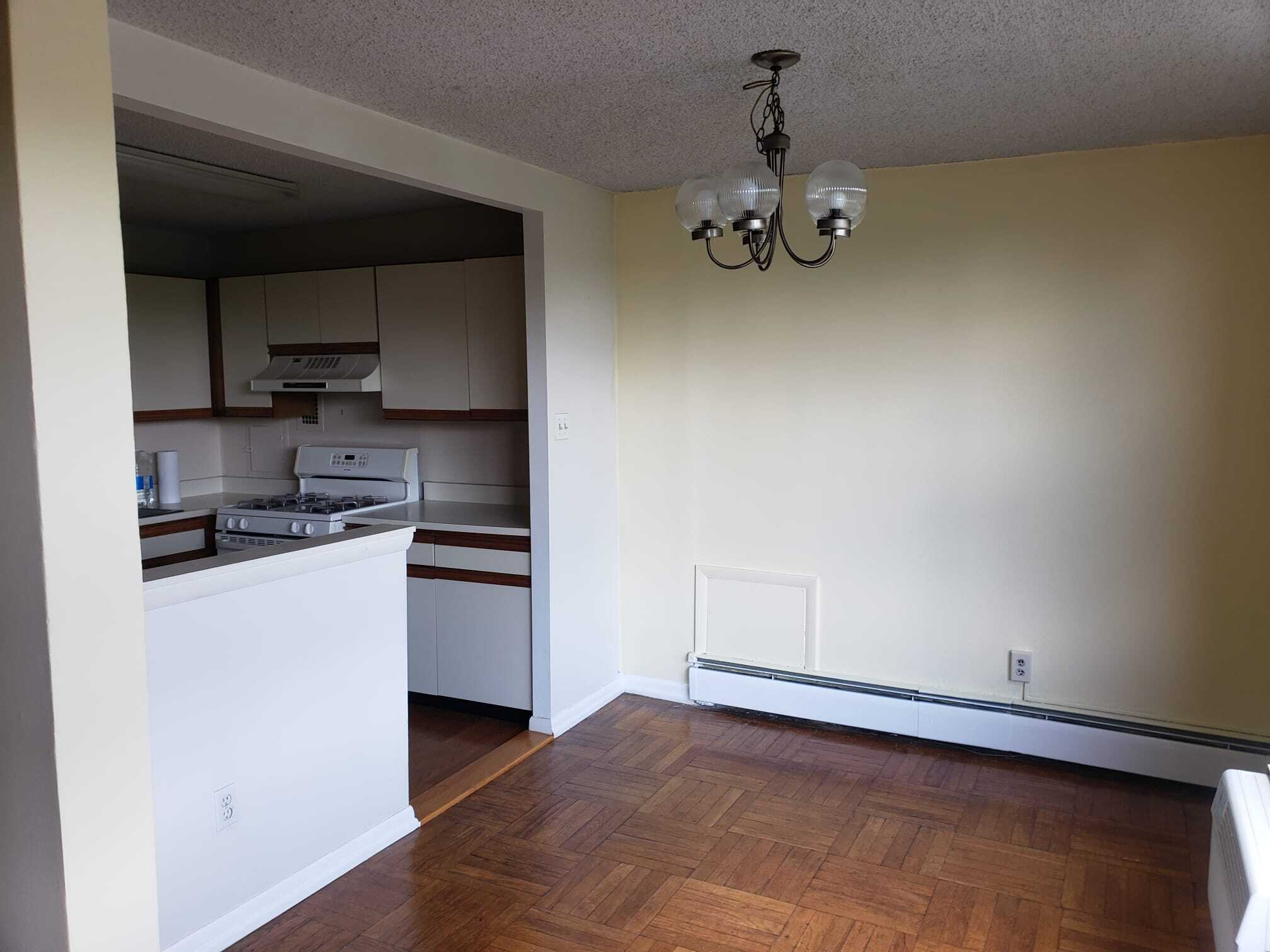 Dining room - 1030 E Lancaster Ave
