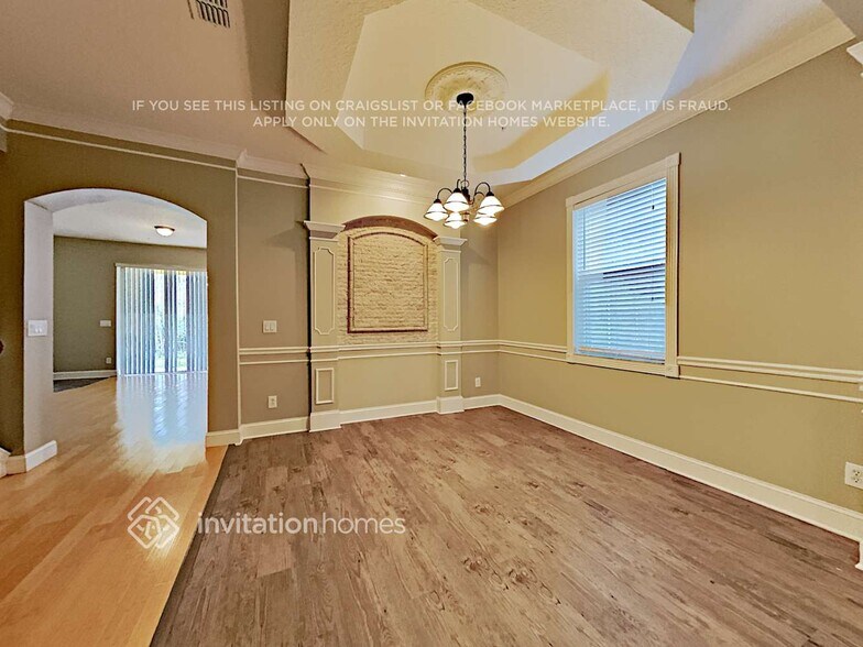 Building Photo - 10046 Moss Rose Way